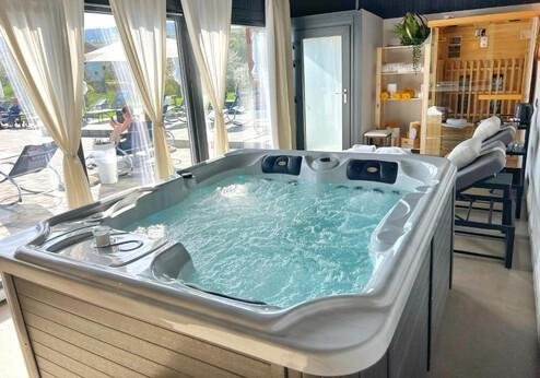 16 lakes hotel, wellness