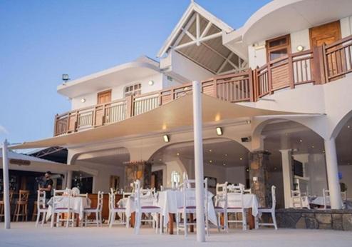 Gold Beach Resort, Restaurant