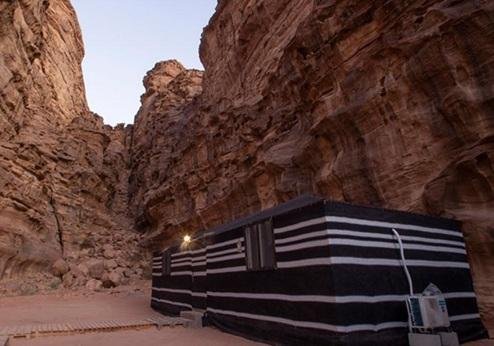 Aladdin Camp, tent
