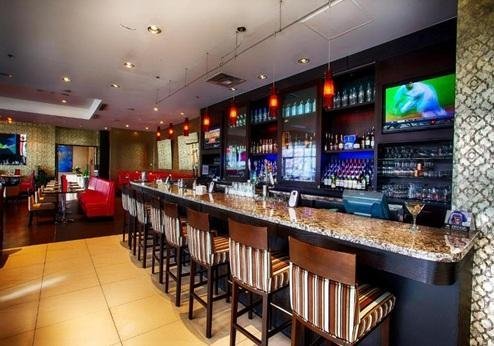 Pinnacle Hotel at the Pier, bar