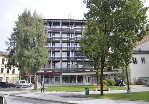 Grajski Dvor, buitenkant