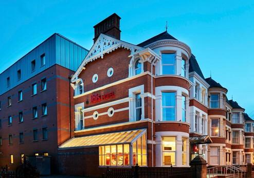 ibis Belfast Queens Quarter, in de avond