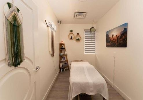 Prestige Lakeside Resort, massage