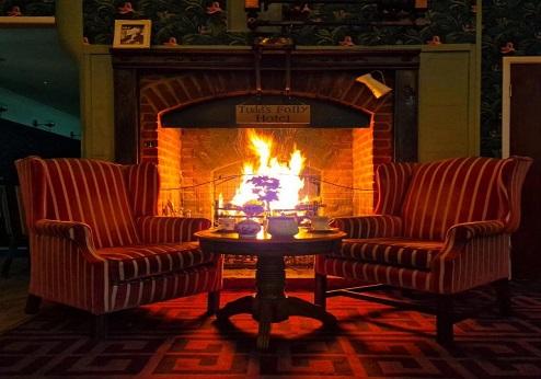Judd's Folly, lounge