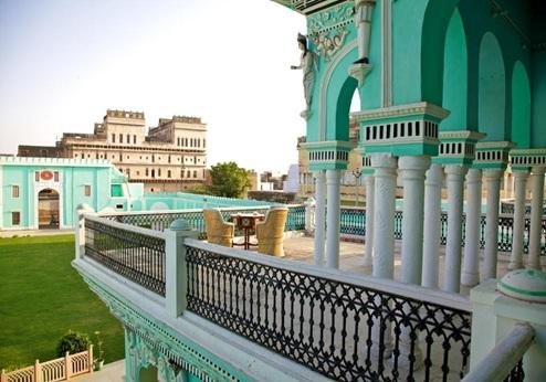 MalJi Ka Kamra, balkon