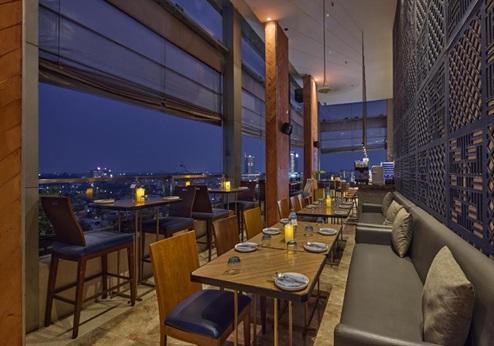 Royal Orchid Central Bangalore Hotel, terras