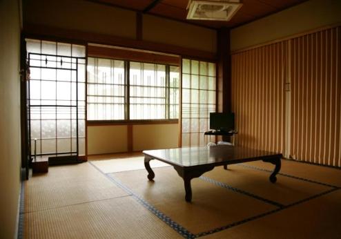 Magome Chaya, kamer
