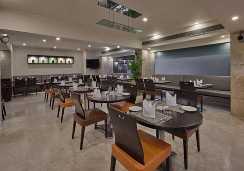 Royal Orchid Central Bangalore Hotel, restaurant