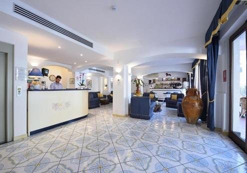 Hotel 7 Bello, lounge