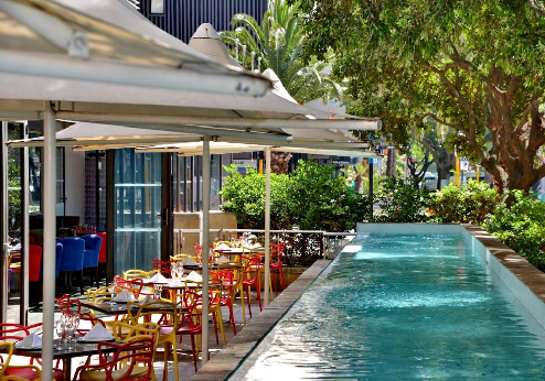 Fountains Hotel, terras en zwembad