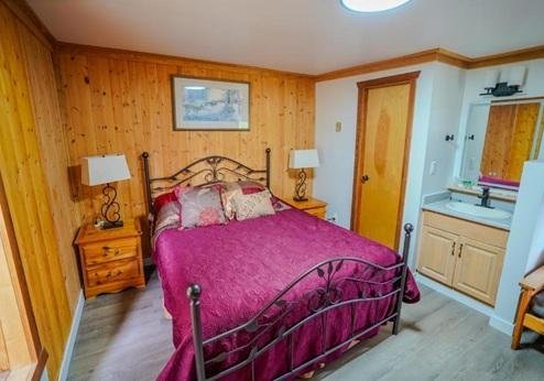 Helmcken Falls Lodge, kamer