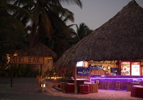 Tortuga Village, bar