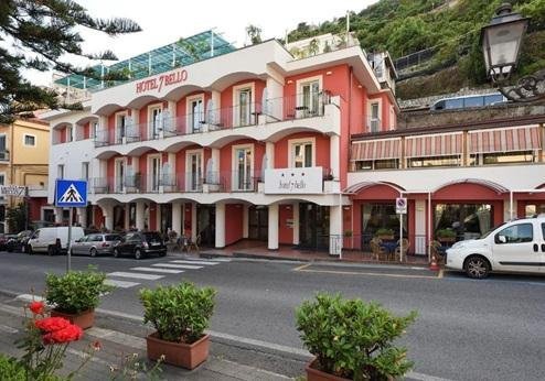Hotel 7 Bello, buitenkant