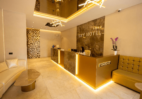 Sky Hotel, entree