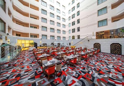 Howard Johnson Hotel, restaurant
