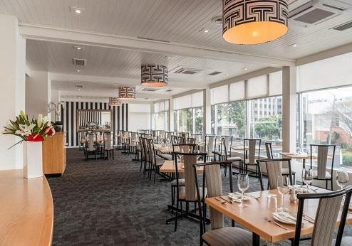 Bay Plaza Hotel, restaurant