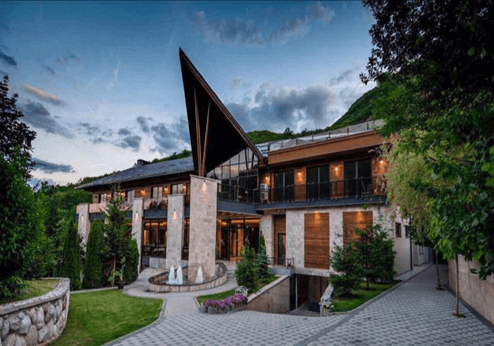 Hotel Ujevara e Drinit, hotel