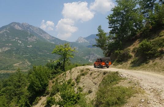 Per 4x4 door de Vjosa-vallei