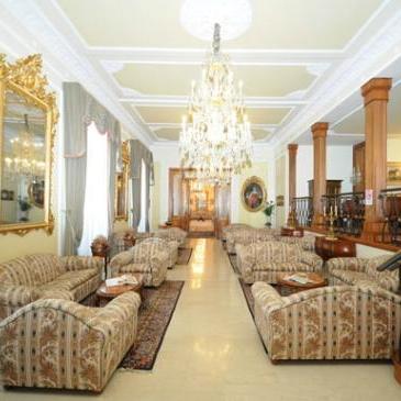 Grand Hotel Excelsior, lobby