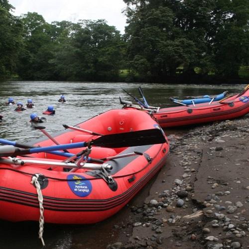 Soft rafting Sarapiquí-rivier