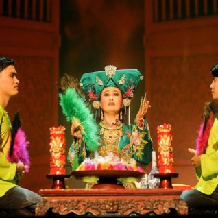 Tu Phu show