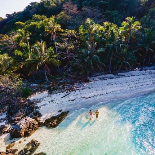 Tropisch strand op Koh Chang