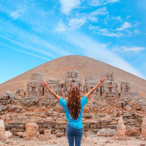 Toerist op Nemrut Dağı