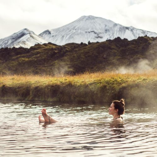 Een vrouw in de warmwaterbron, Landmannalaugar
