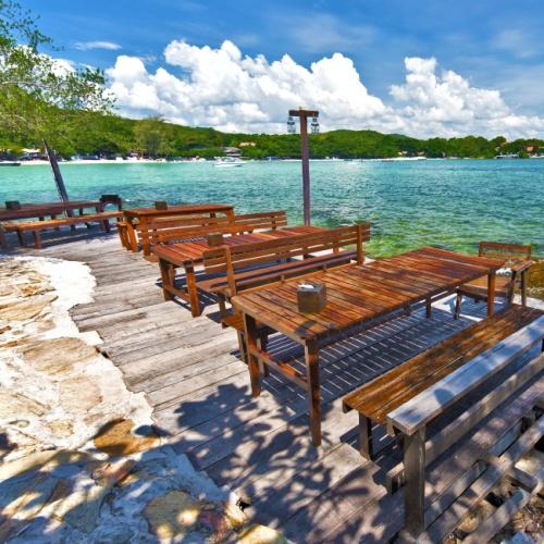 Restaurant op strand van Koh Samed