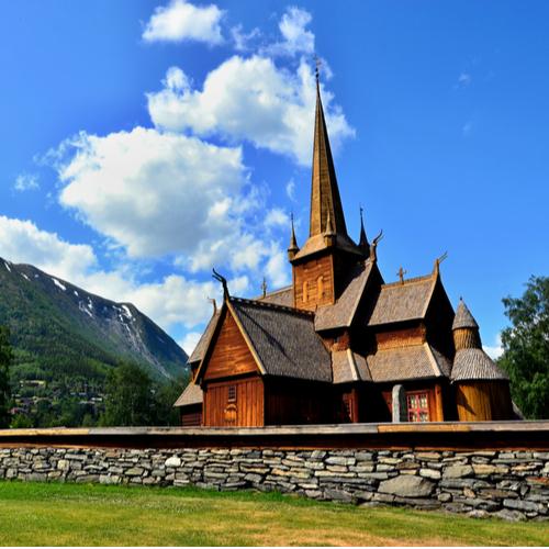 Staafkerk nabij Jotunheimen