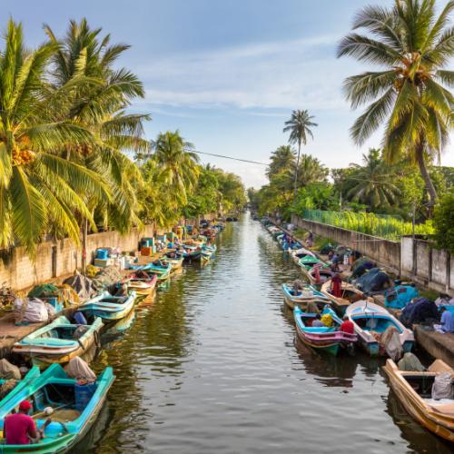 Negombo, gracht met bootjes