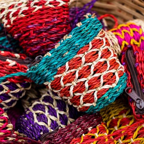 Handgemaakte kleurrijke tasjes