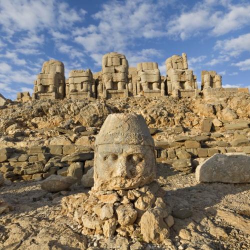 Kolossaal stenen hoofd op UNESCO Werelderfgoed Berg Nemrut
