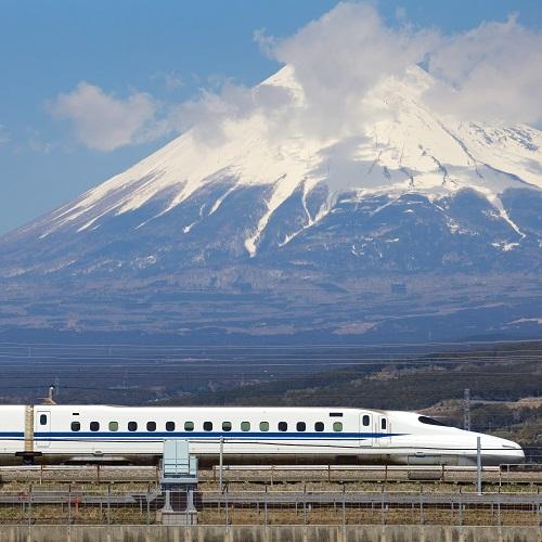 De Shinkansen met Mount Fuji in de achtergrond