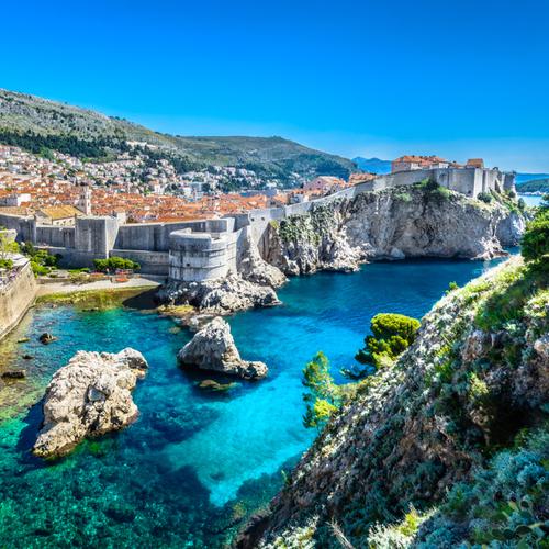 De hoge stadsmuren van Dubrovnik