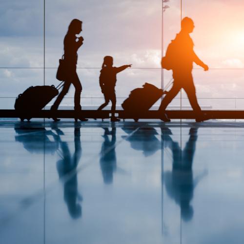 Familie op de luchthaven