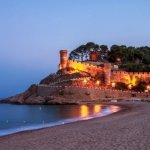 Strand met stadsmuur, Tossa del Mar