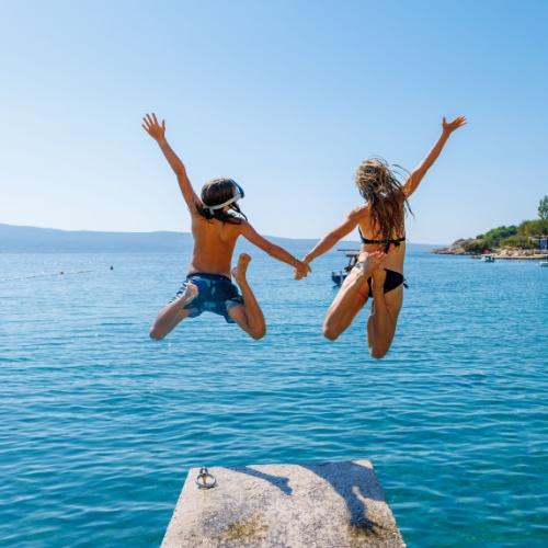 Verfrissende duik in zee