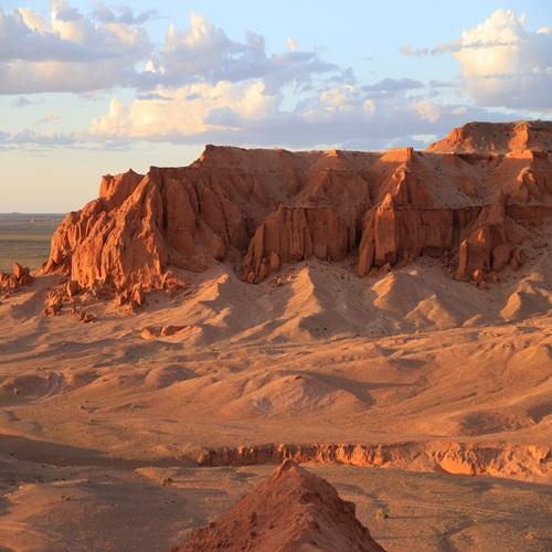 Bayan Zag, flaming cliffs