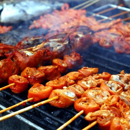 Vlees op een BBQ van straatverkoper, Filipijnen