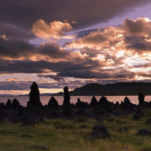 Zonsondergang bij Khorgo-Terkhiin Tsagaan Nuur National Park, Great White Lake, Mongolië