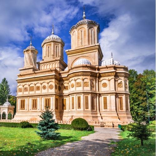 Curtea de Argeș, katherdaal