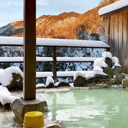 Een onsen in de winter