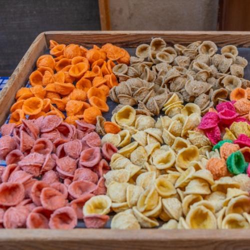 Gekleurde orecchiette