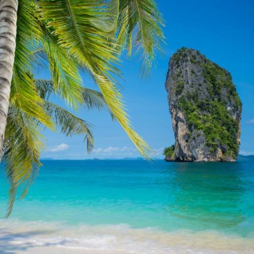 Helder water en blauwe lucht Krabi 