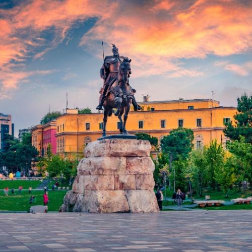 Skanderbegplein, Tirana