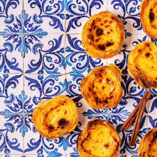 Portugese azulejos en de lokale lekkernij Pastel de Nata