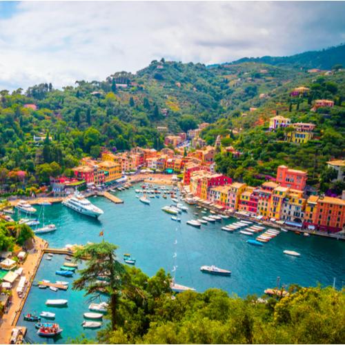 Haven van Portofino met gekleurde huizen