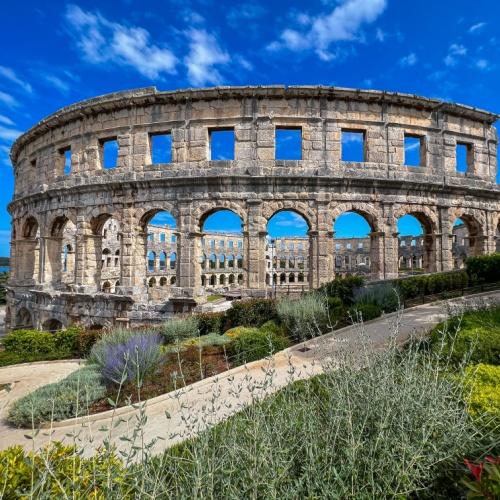 Pula, Amfitheater