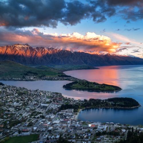 Lake Wakatipu bij zonsondergang